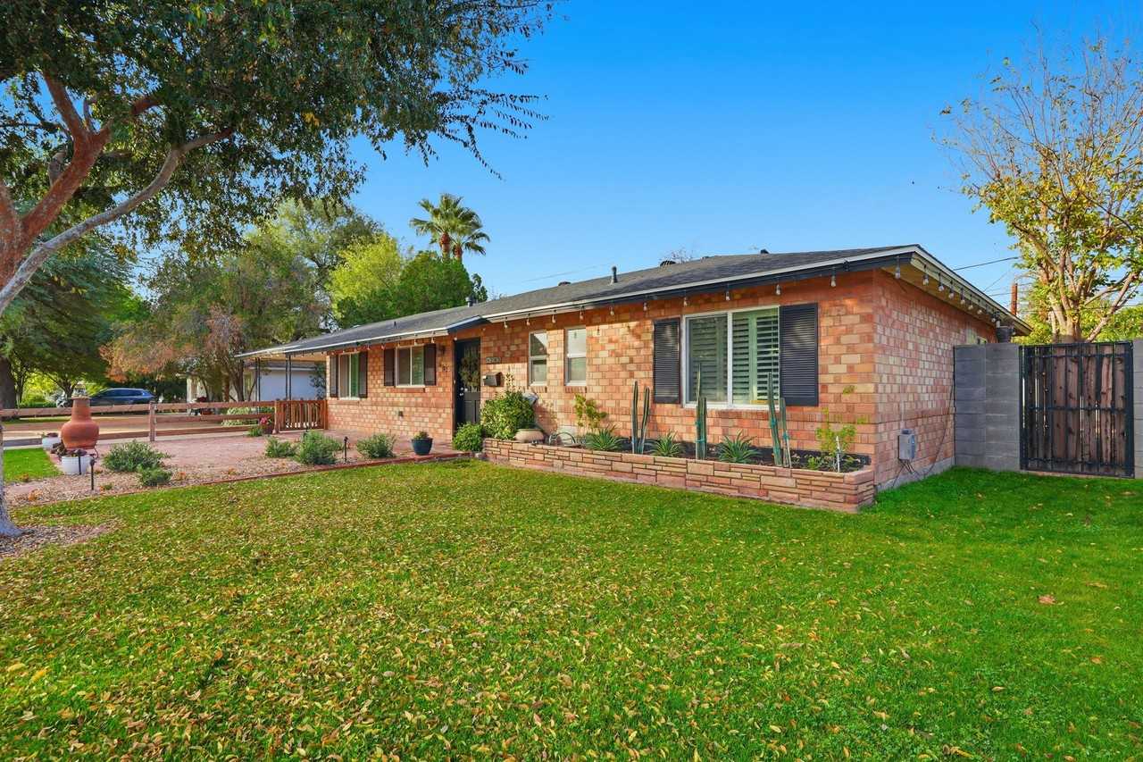 4702 N 30th Pl #1 - Photo 4 of 34