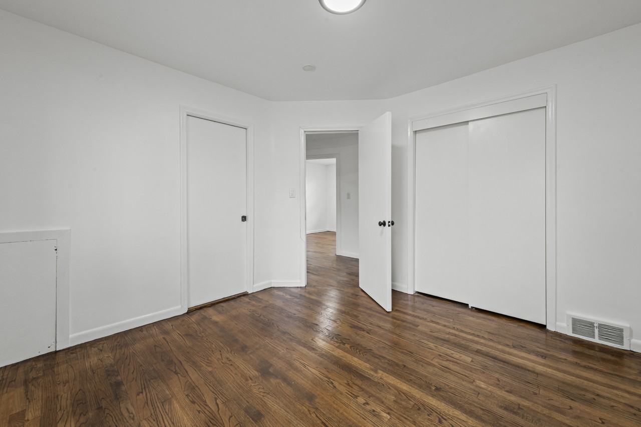 1695 Lexington Pkwy #1 - Photo 2 of 17