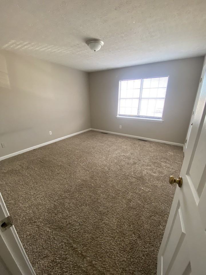 116 Hillridge Ct #D - Photo 3 of 10