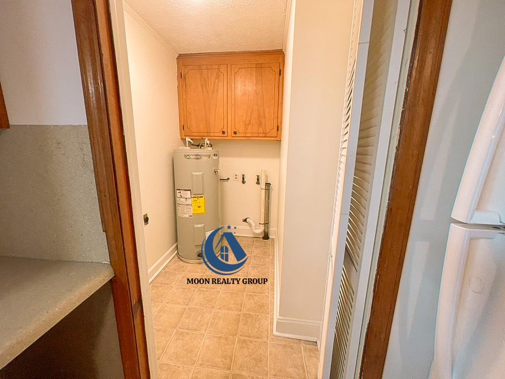 710 E Chestnut St #1 - Photo 5 of 9