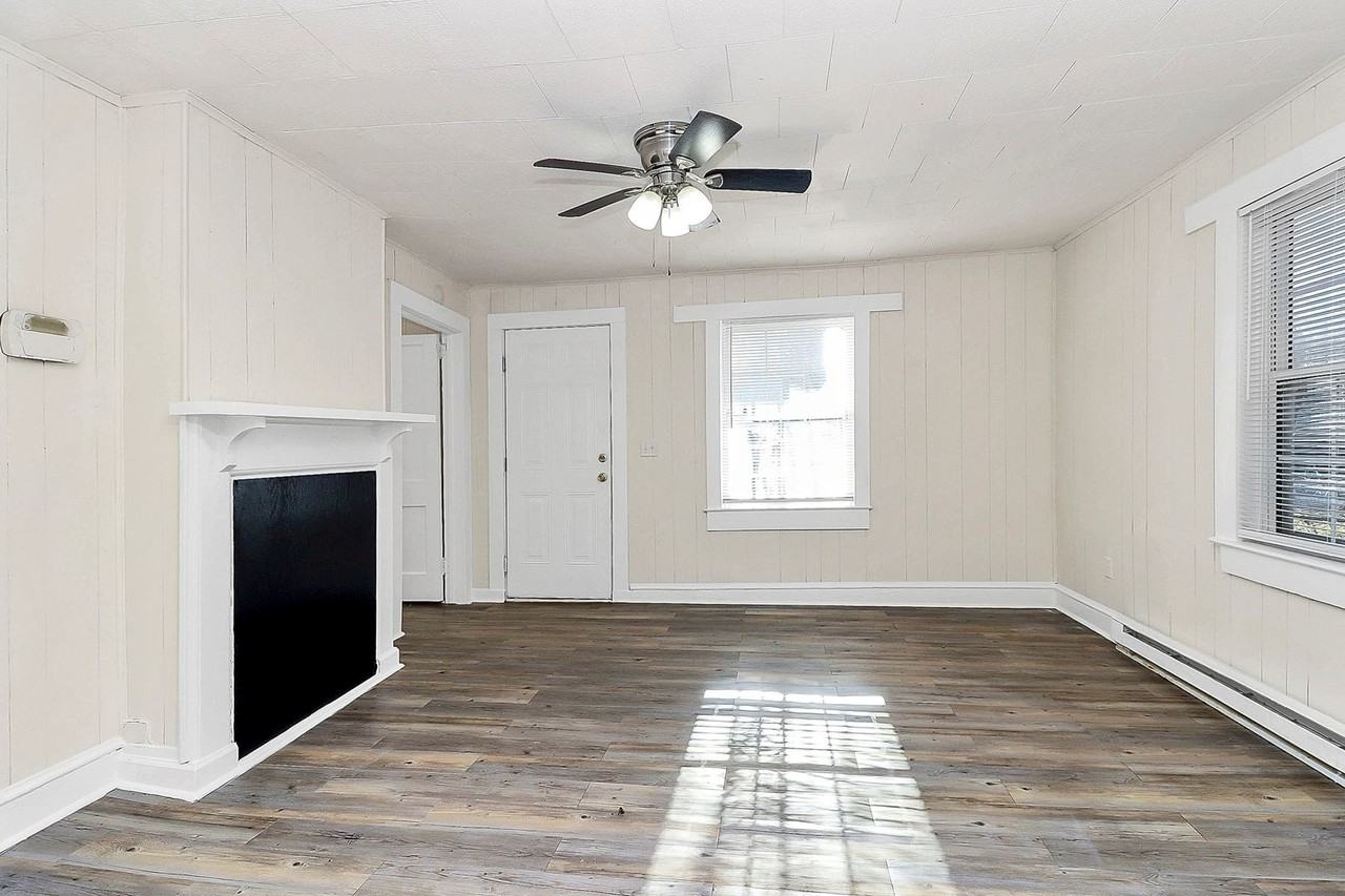 826 Cantwell St - Photo 2 of 15