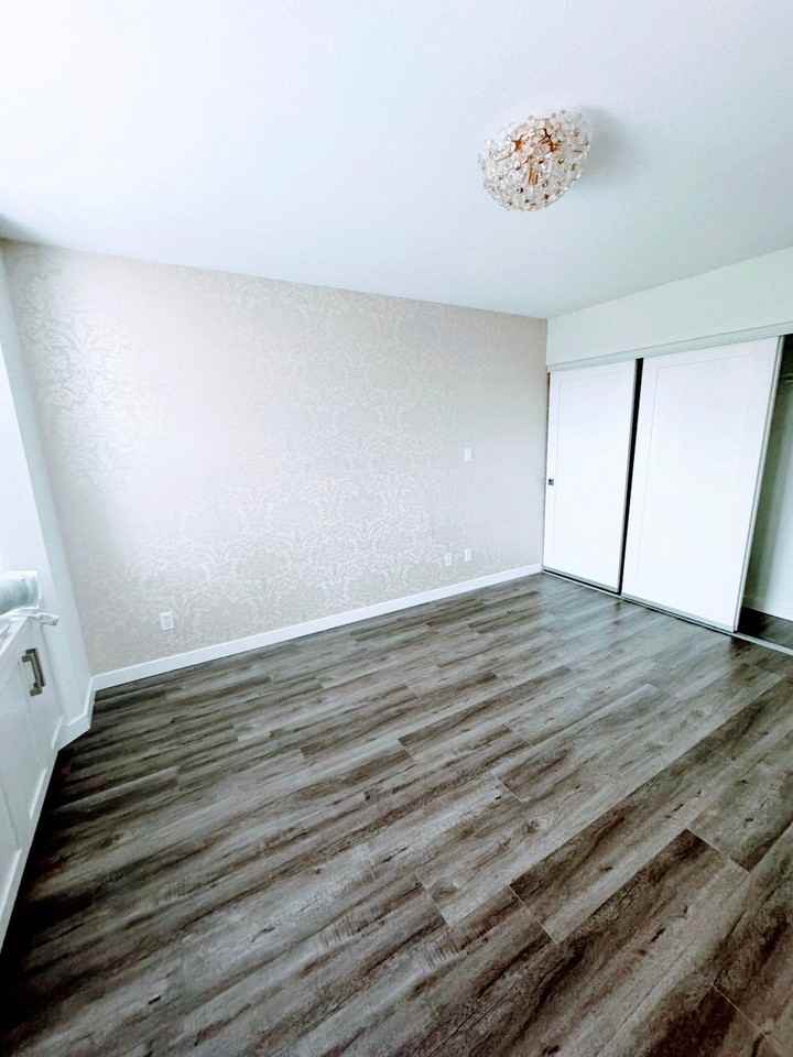 492 W 45th Ave - Photo 2 of 6