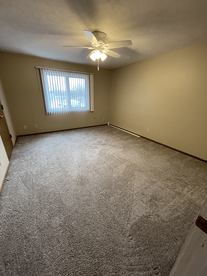 602 W 23rd Ave - Photo 7 of 15