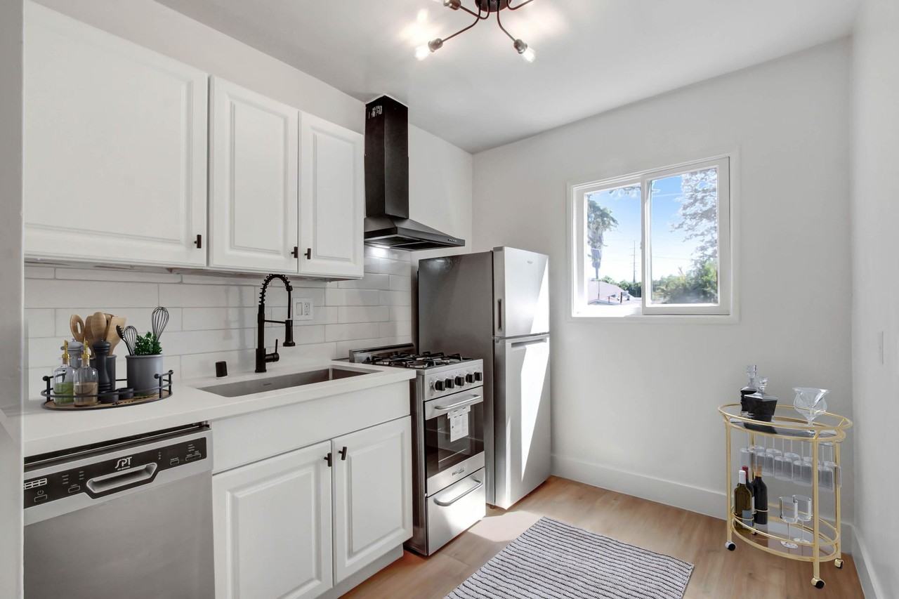 1300 W Olive Ave #L - Photo 4 of 30