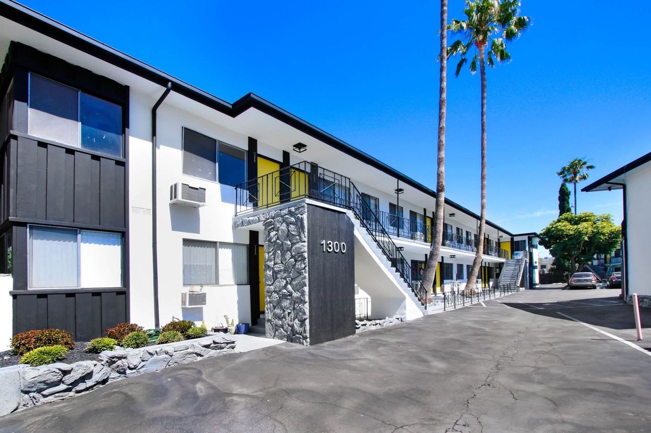 1300 W Olive Ave #L - Photo 7 of 30