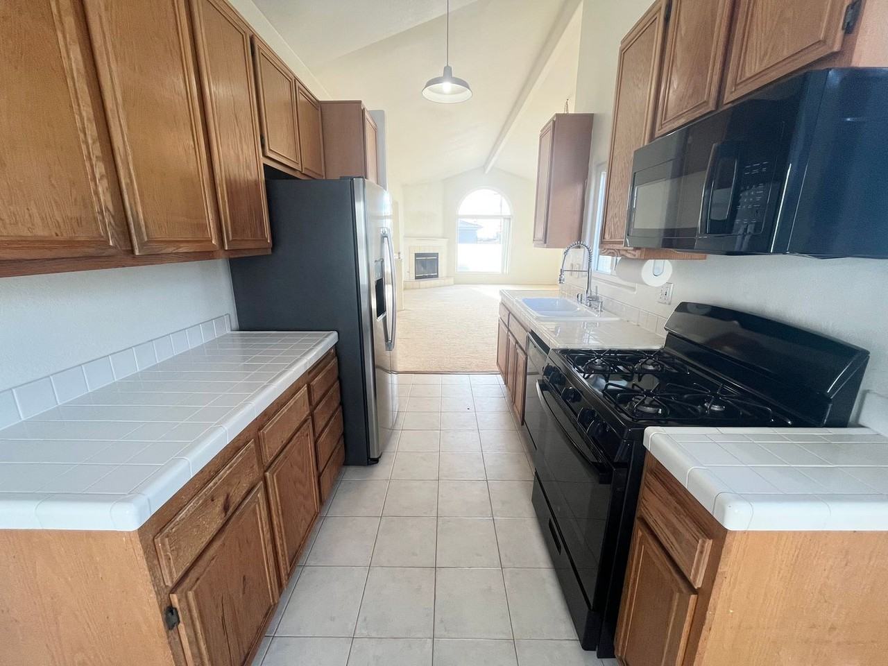 4072 Promontory St - Photo 4 of 16