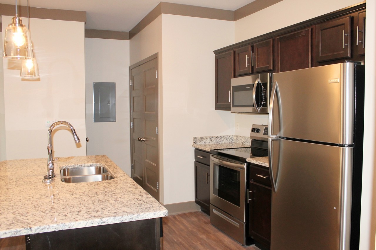 Emmett Place Apartments - Photo 4 of 12
