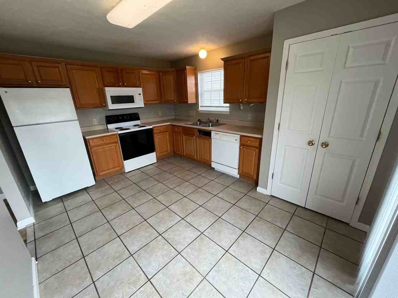 1911 Starks Cir - Photo 7 of 10