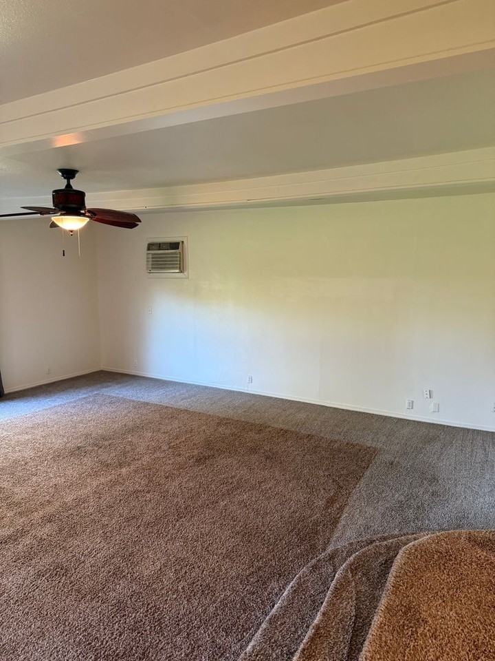 1004 N Ash St - Photo 3 of 10