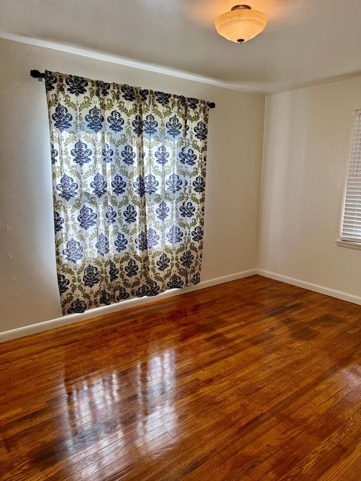 1004 N Ash St - Photo 7 of 10