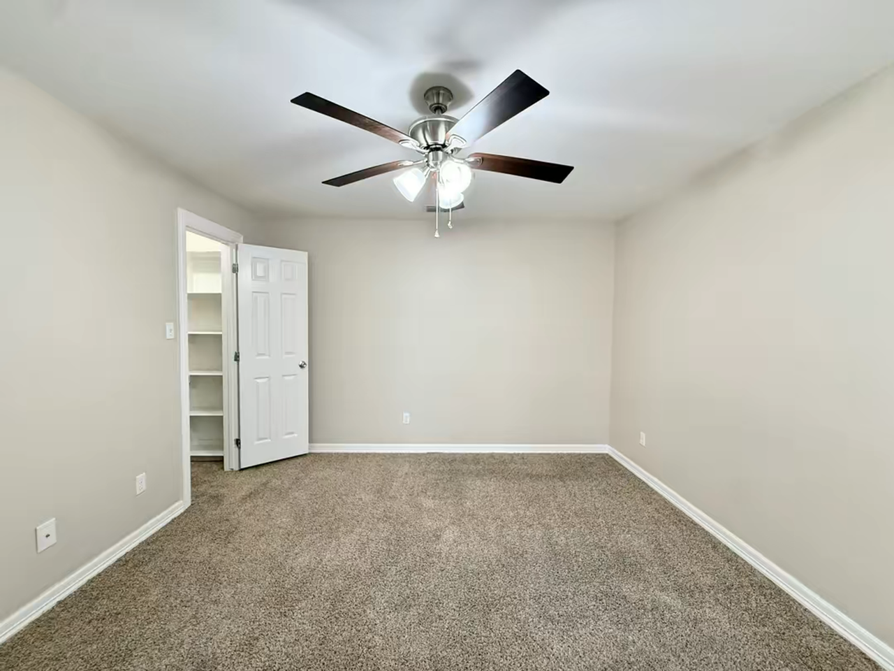 Northwood Apartment - Photo 2 of 11