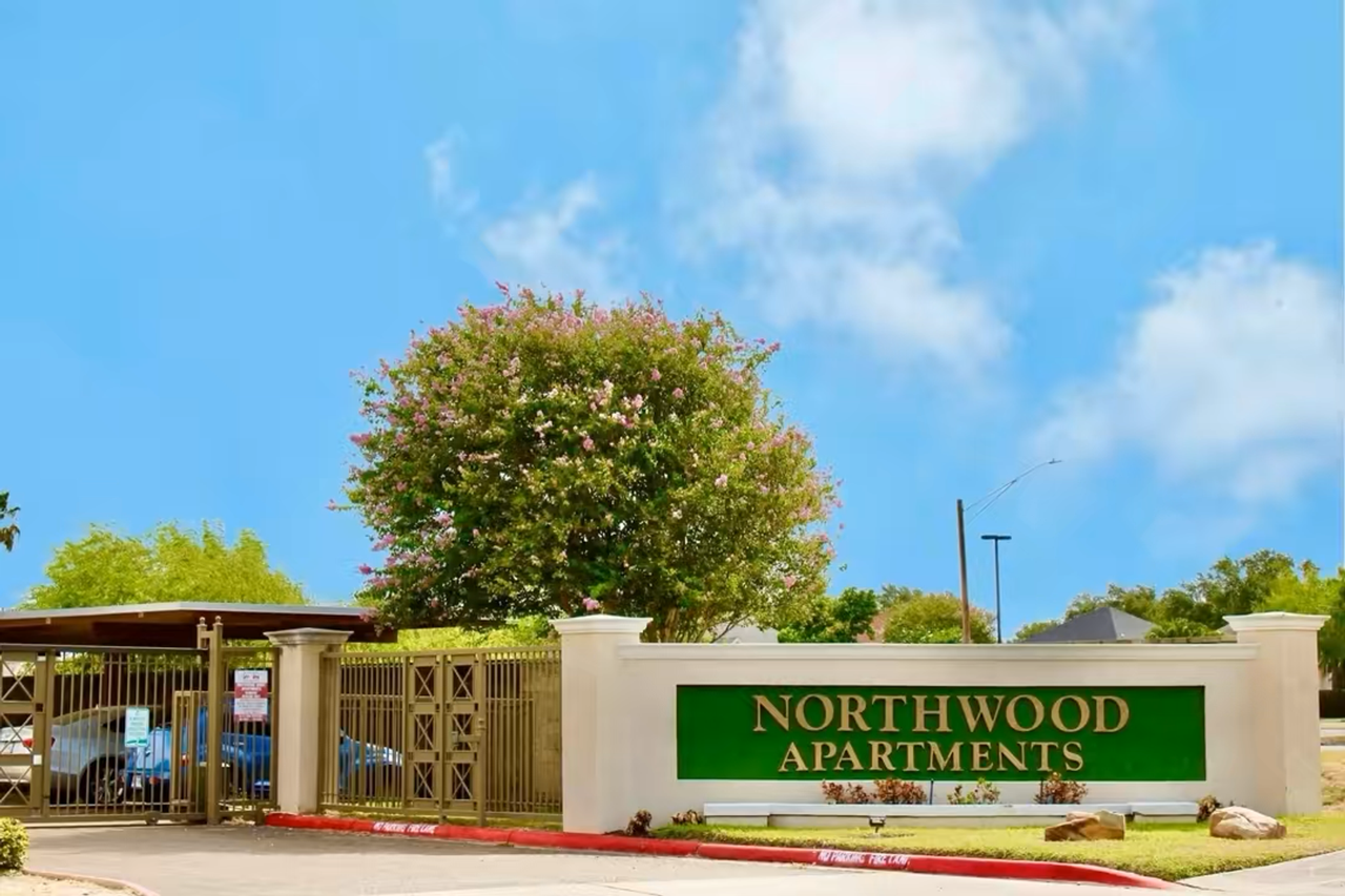 Northwood Apartment - Photo 4 of 11