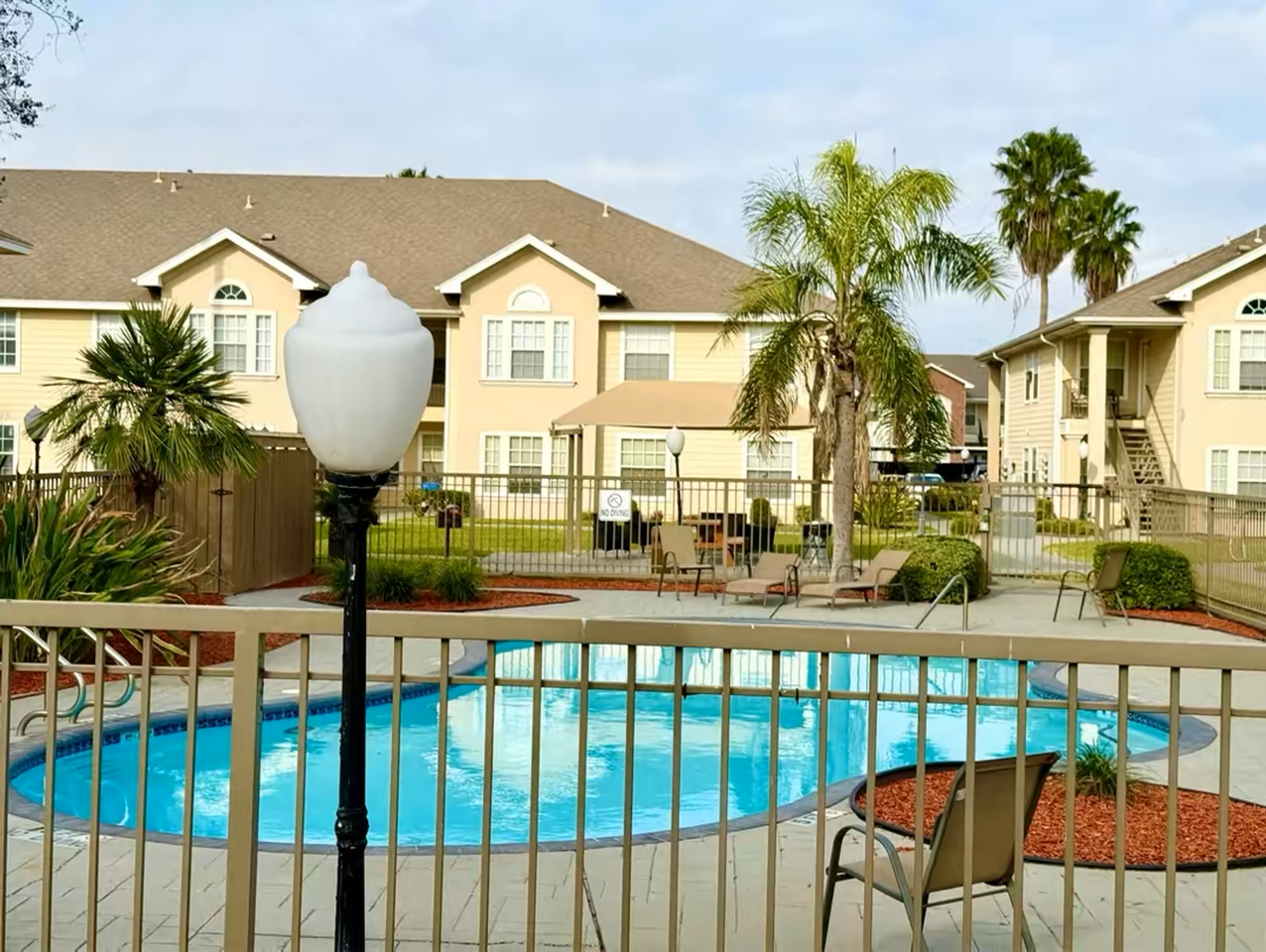 Northwood Apartment - Photo 6 of 11