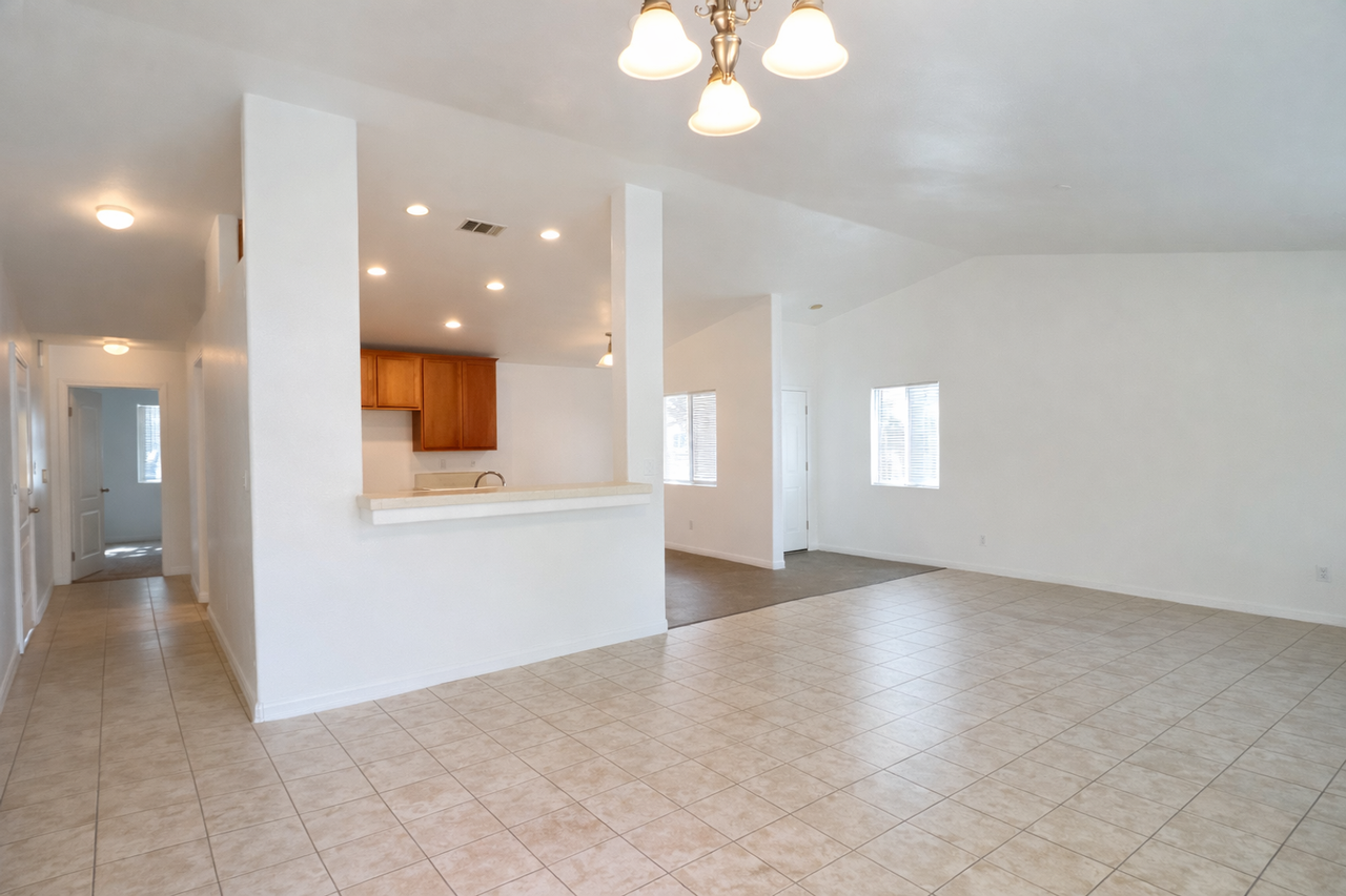2512 Tropical Ave - Photo 3 of 14