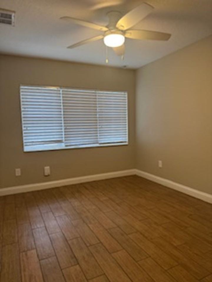 618 Mcrorie St - Photo 3 of 9