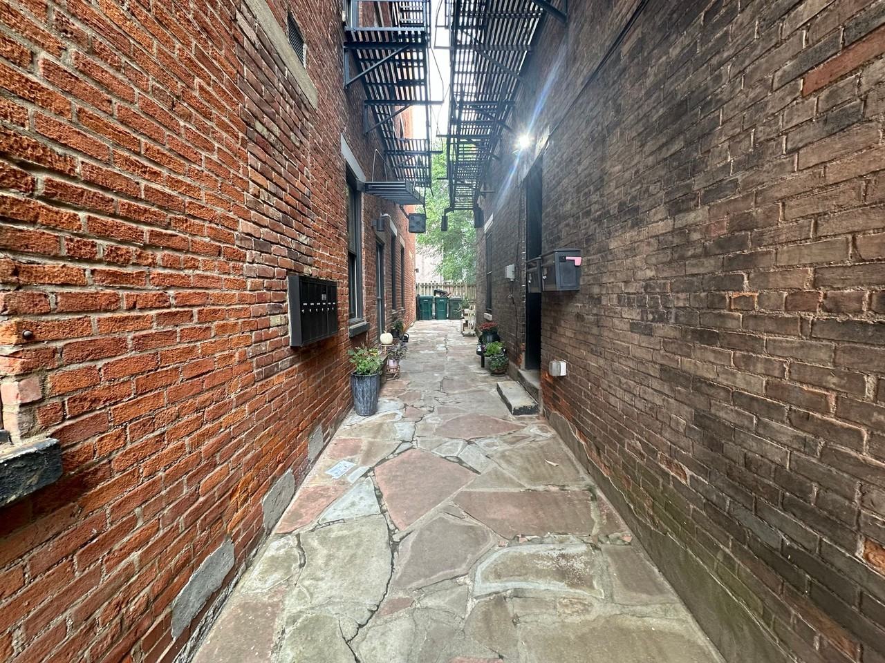 1508 Moore St - Photo 2 of 2