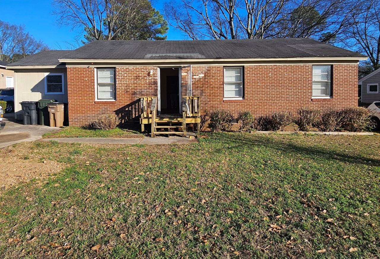 212 10th Ave Nw - Photo 2 of 9