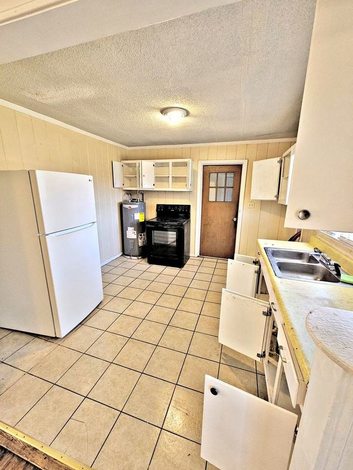 212 10th Ave Nw - Photo 5 of 9