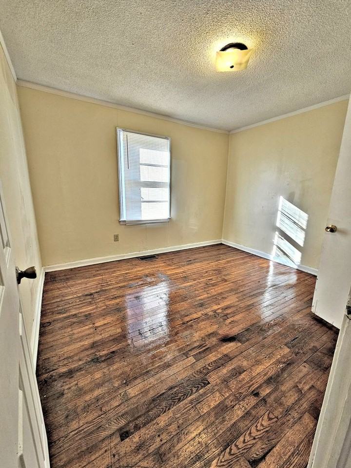 212 10th Ave Nw - Photo 7 of 9