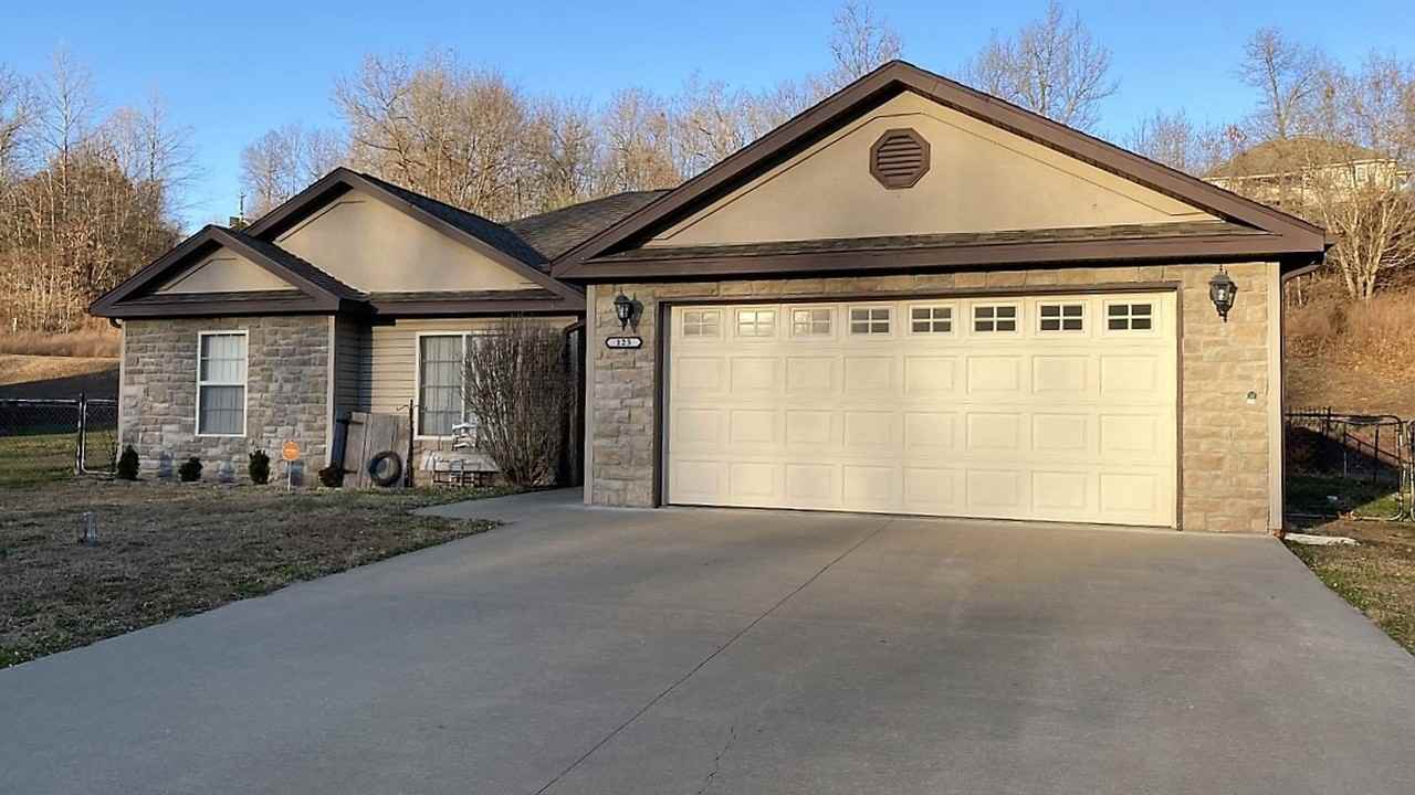 123 Sycamore Dr - Photo 3 of 32