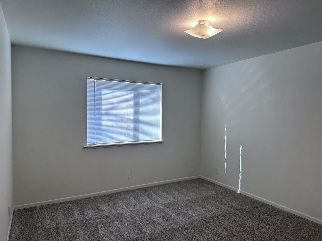 2211 Ne Holliday Ave #2 - Photo 7 of 12