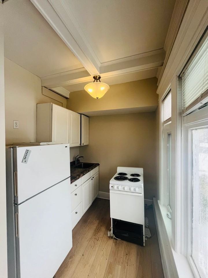 1 Manning Blvd - Photo 4 of 20