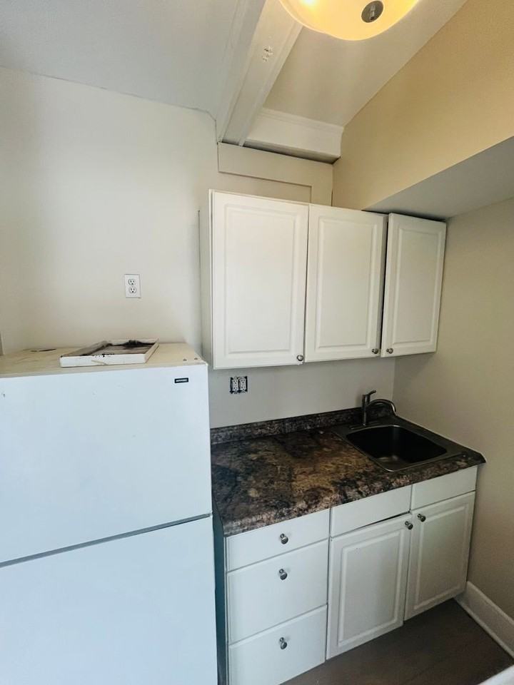 1 Manning Blvd - Photo 5 of 20