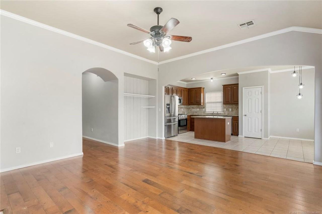 1024 E 146th St S - Photo 7 of 25