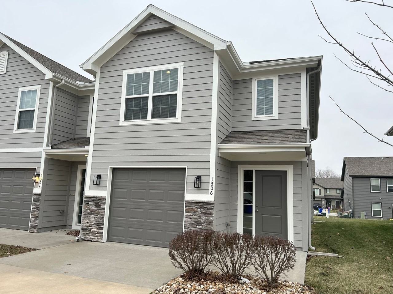 1506 Ne Erin Ct - Photo 2 of 22