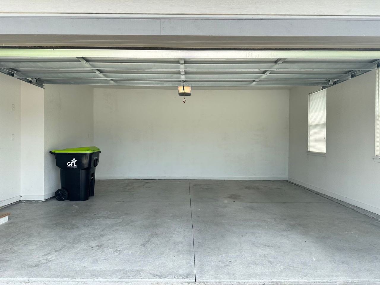 8121 Se 6th St - Photo 2 of 34