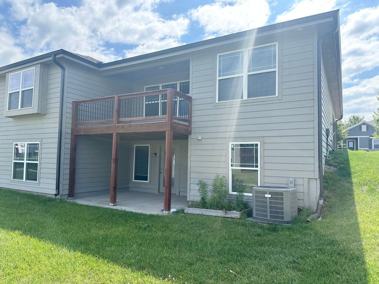 8121 Se 6th St - Photo 3 of 34