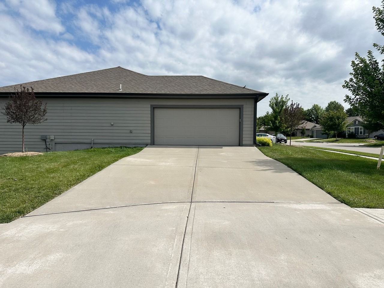 8121 Se 6th St - Photo 4 of 34