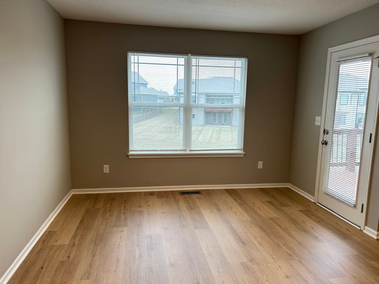 8121 Se 6th St - Photo 6 of 34