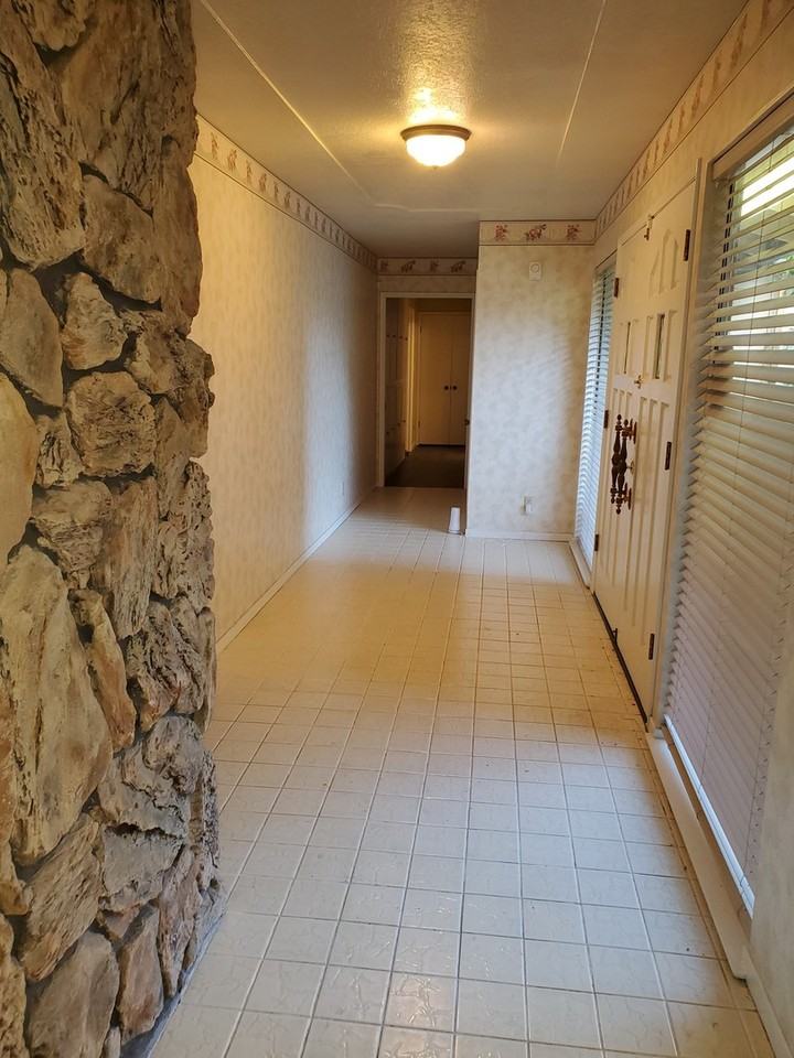 216 Leveland Ln - Photo 4 of 34