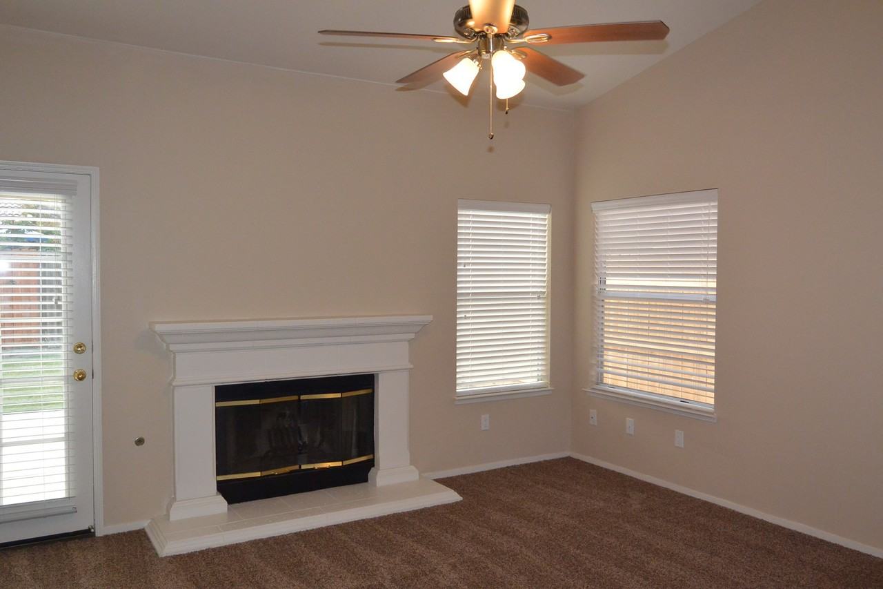 1035 S Tracy St - Photo 5 of 13