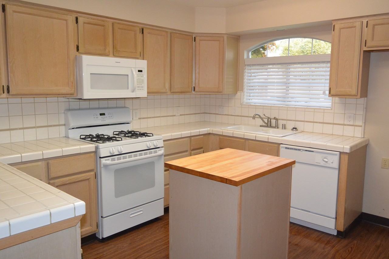 1035 S Tracy St - Photo 7 of 13