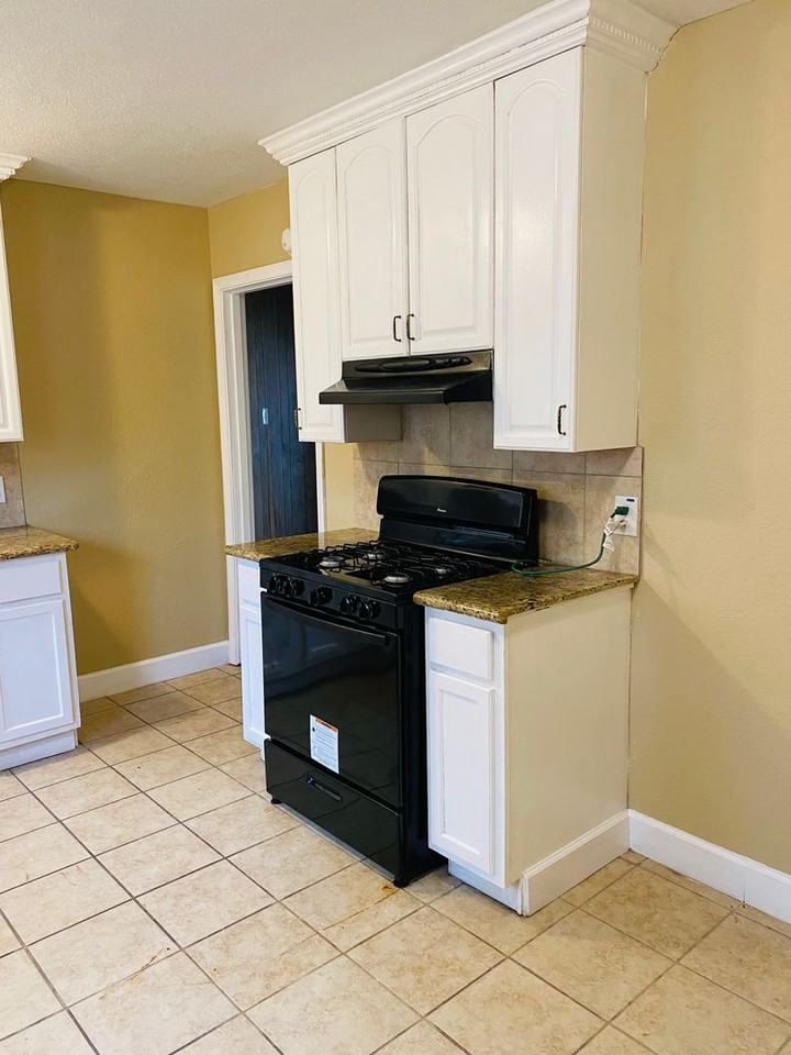 5535 Kenneth Ave - Photo 5 of 11