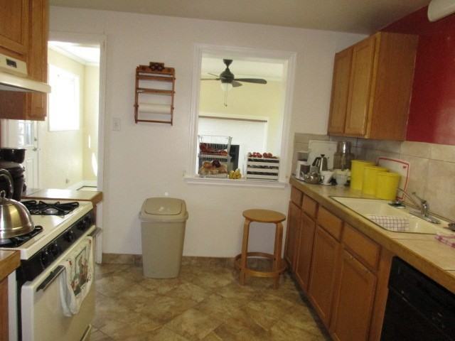 985 S Dale Ct - Photo 3 of 15