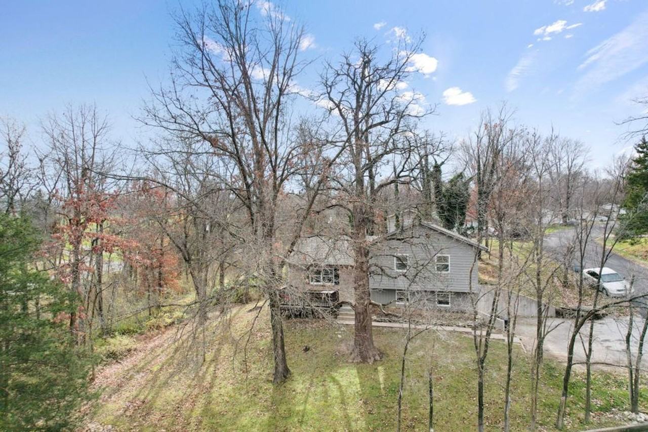 7498 S Hillside Dr - Photo 2 of 18