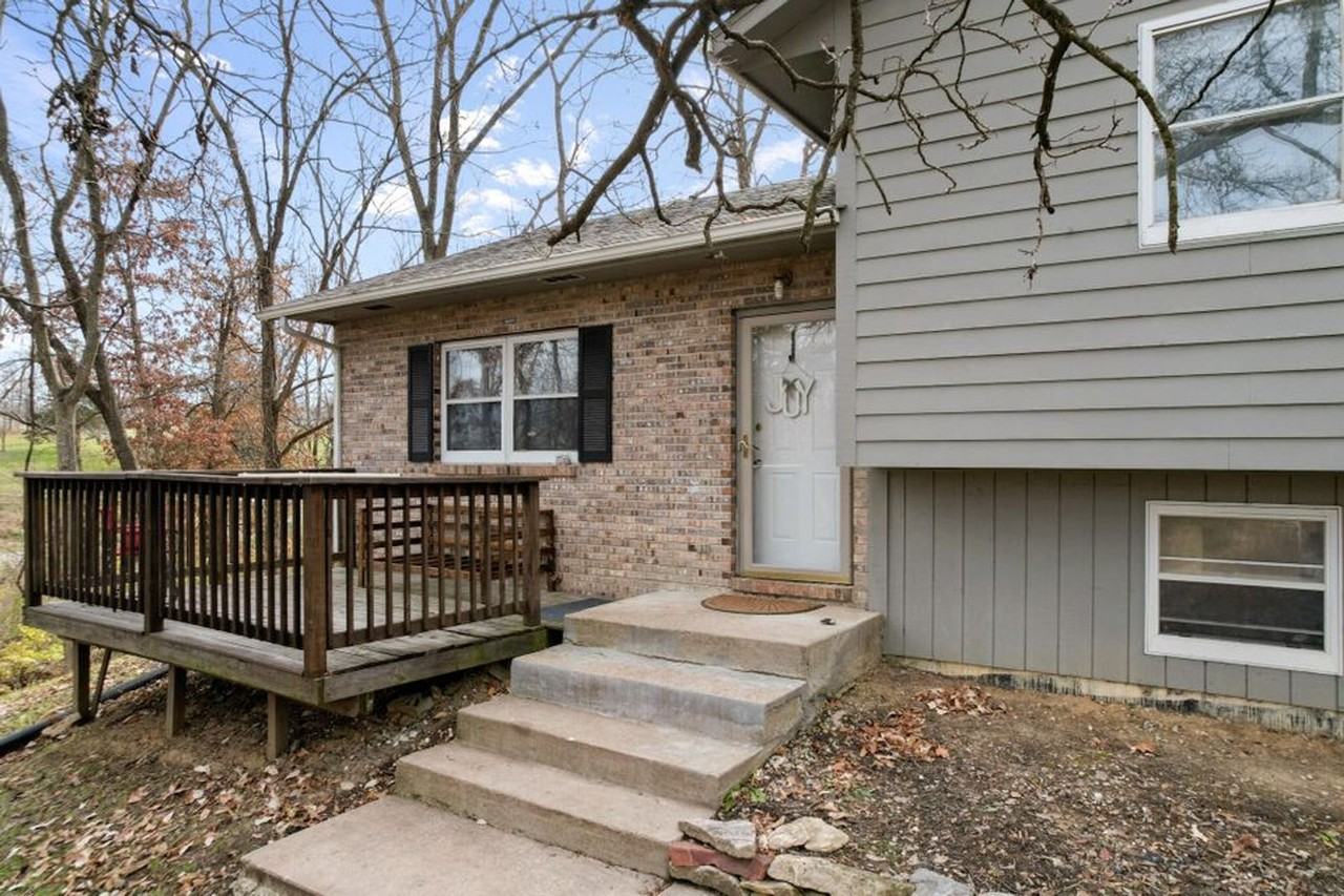 7498 S Hillside Dr - Photo 4 of 18