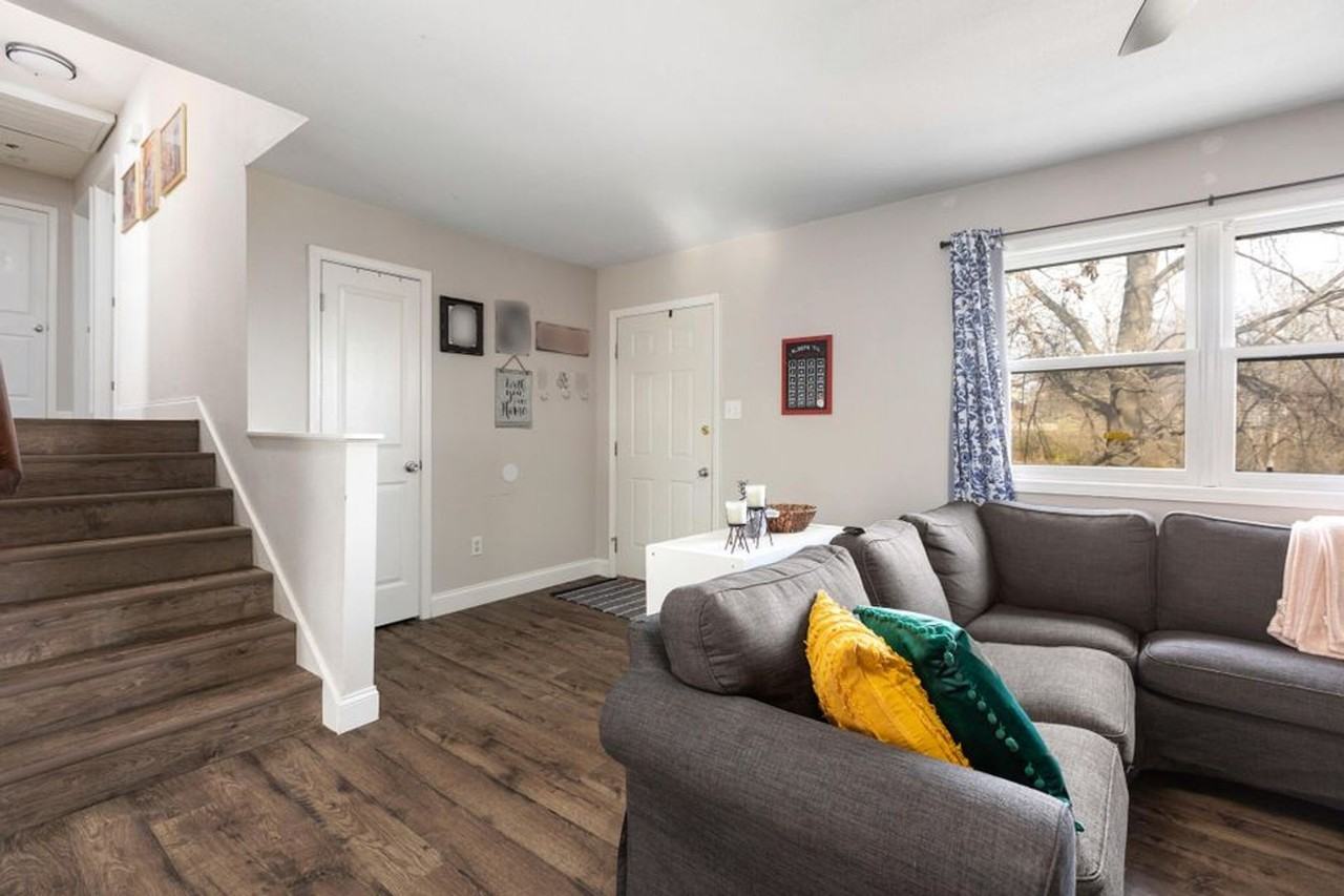 7498 S Hillside Dr - Photo 5 of 18