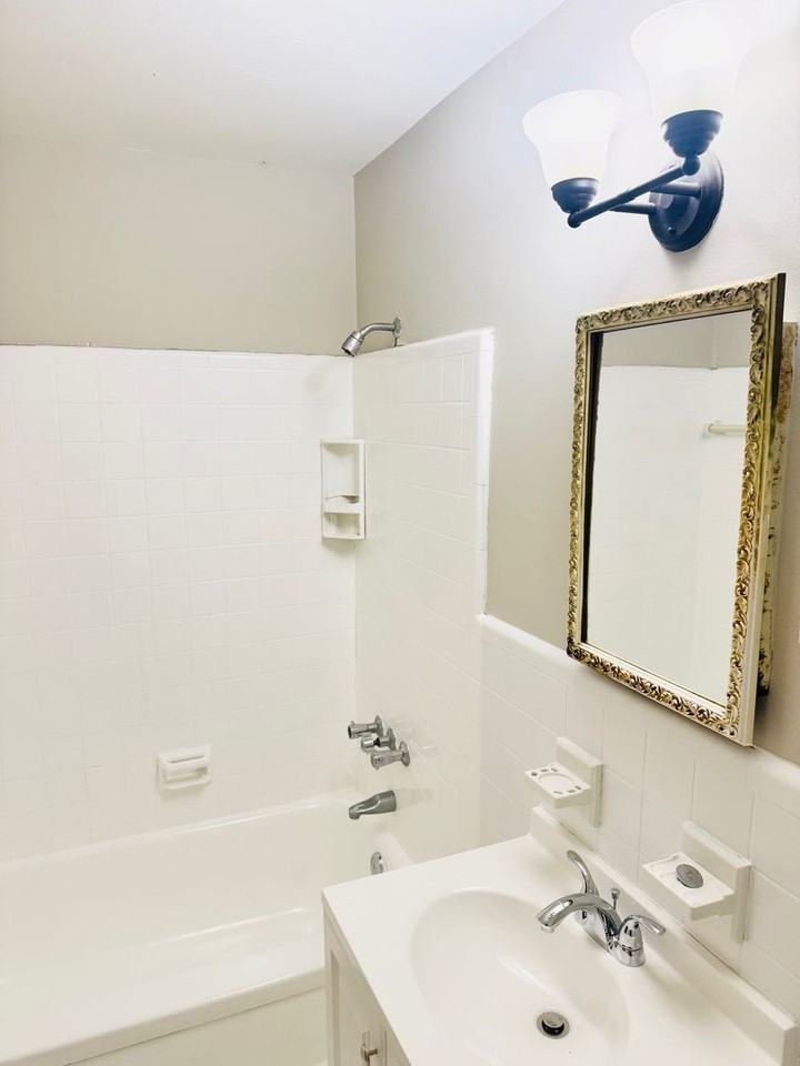 200 Eton Rd - Photo 3 of 13