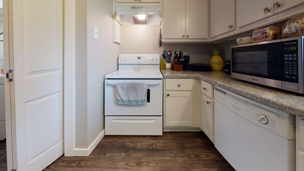 900 Autumn Cir #B - Photo 5 of 6