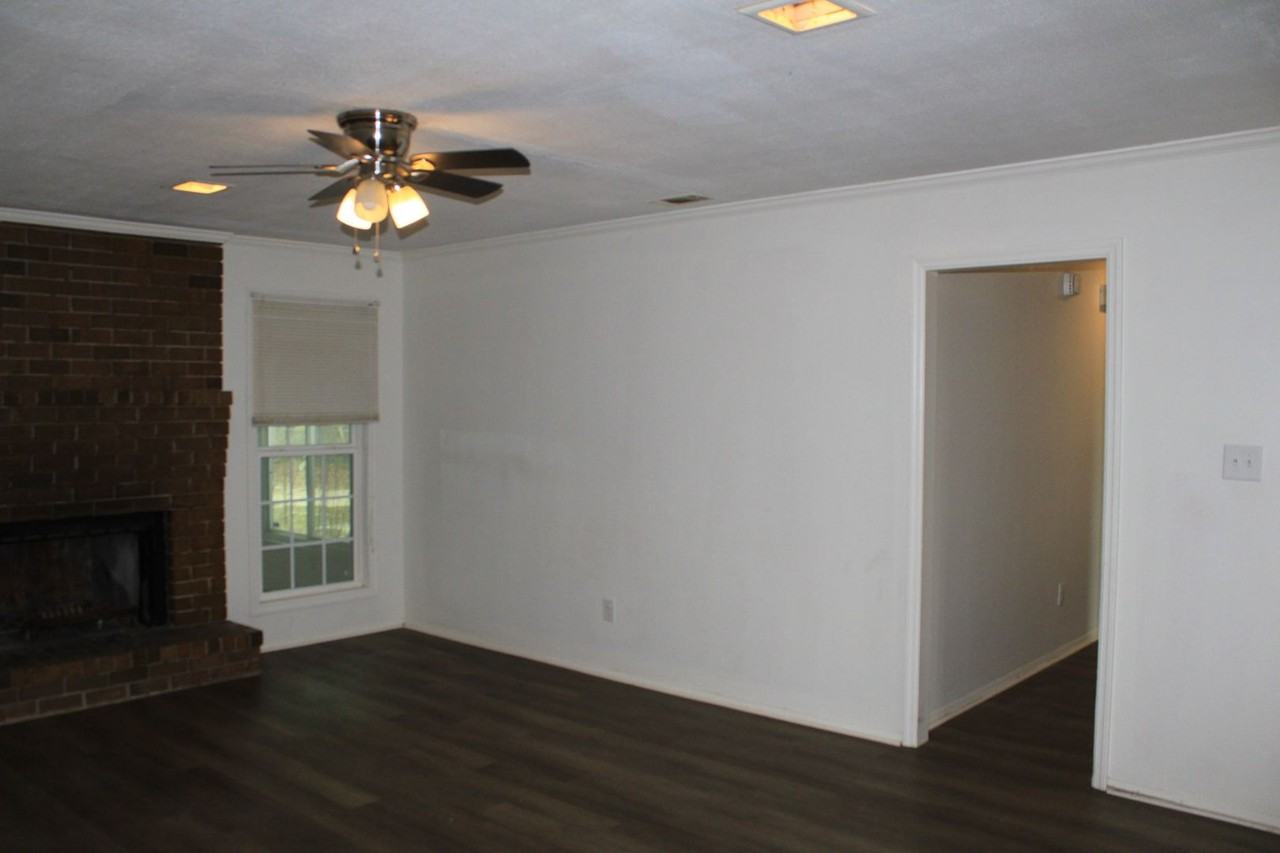 4115 Country Ln - Photo 7 of 35