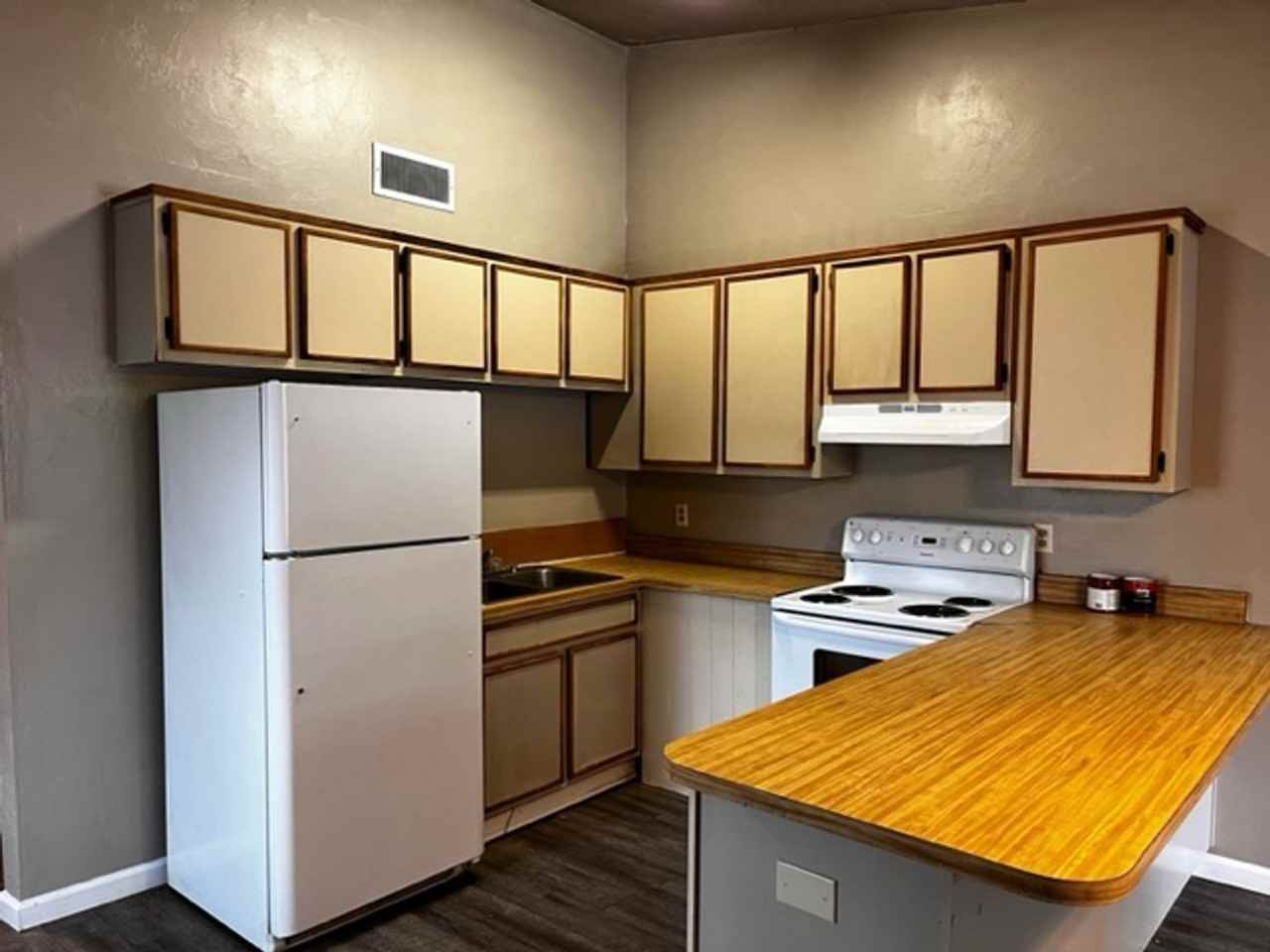 2023 Melrose Dr - Photo 4 of 7