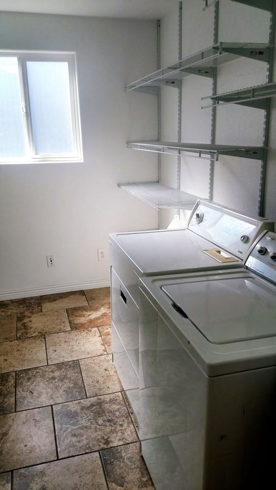 406 E 5th St - Photo 7 of 8