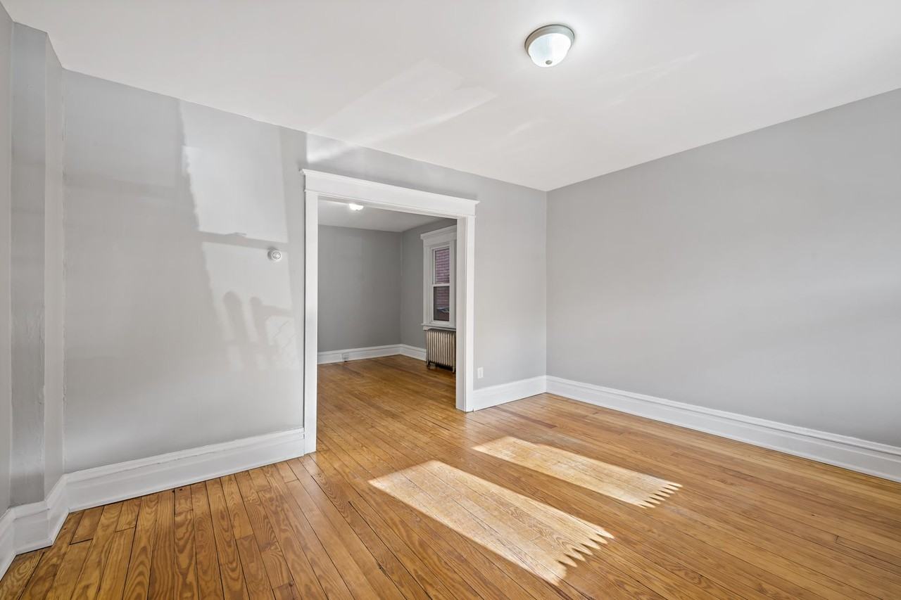 1039 E 4th St - Photo 3 of 25