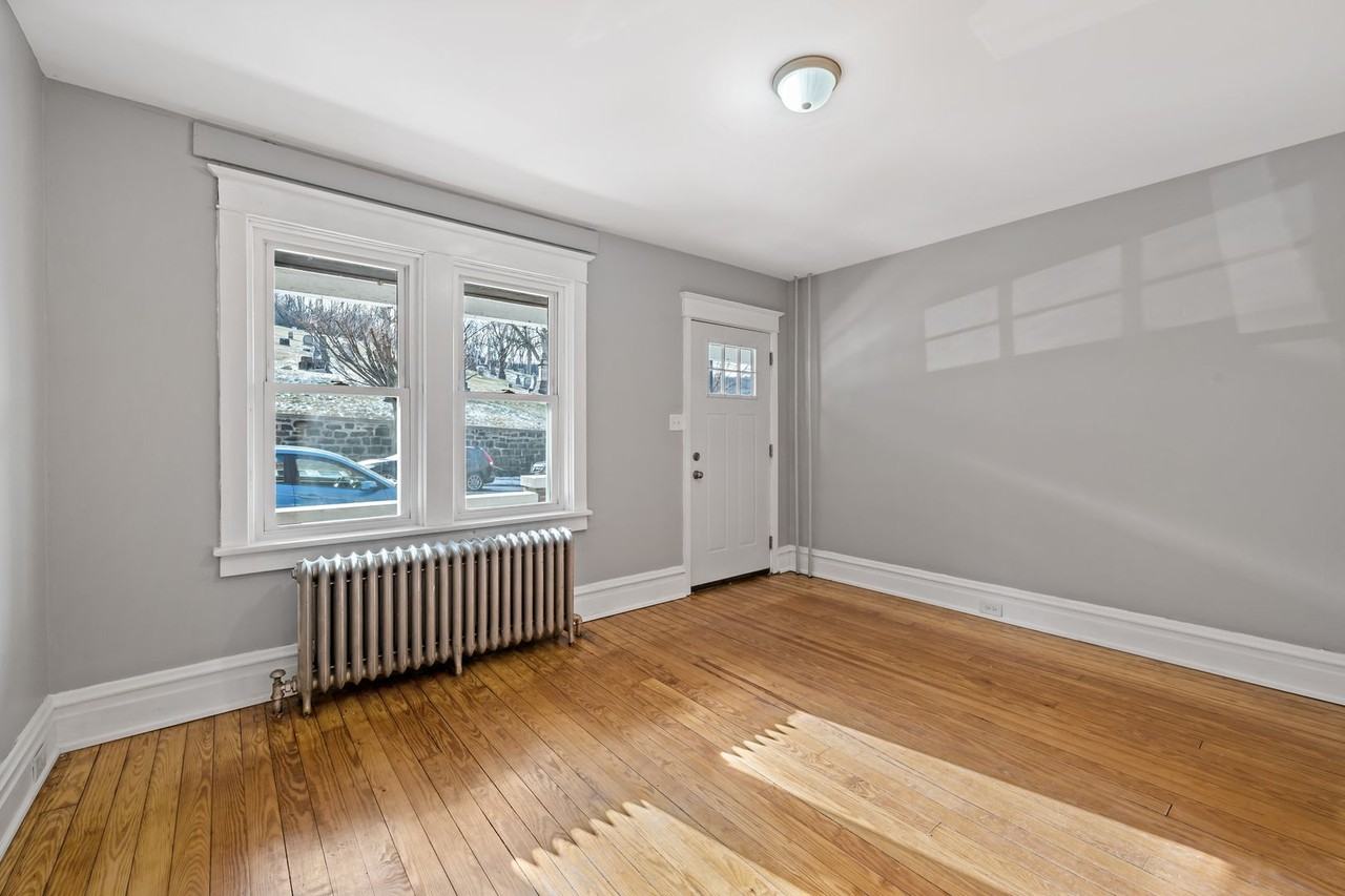 1039 E 4th St - Photo 4 of 25