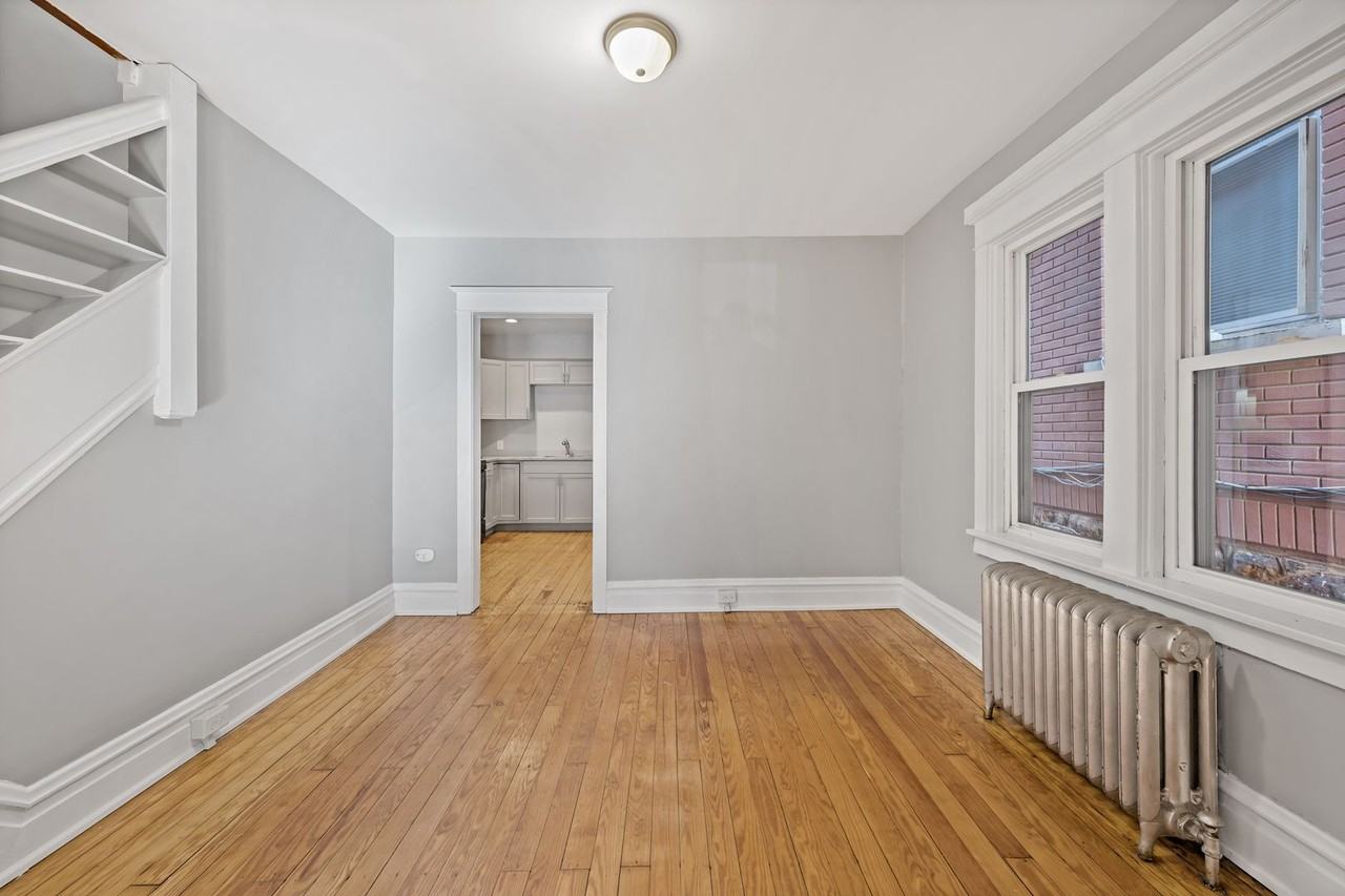 1039 E 4th St - Photo 5 of 25