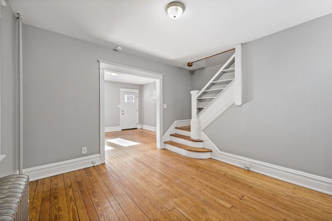 1039 E 4th St - Photo 6 of 25